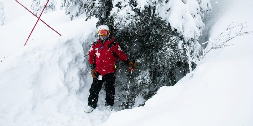 Tree Well Skiing Guide: Safety and Skill Strategies